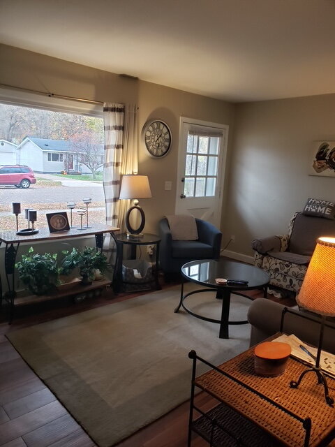 Building Photo - 3 Bedroom Home with Bonus Family Room, Fenced Back Yard, and Garage