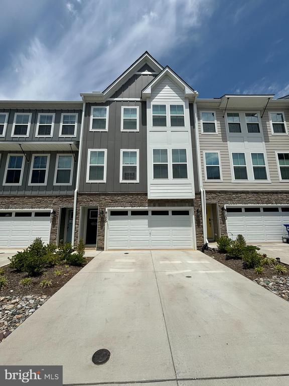 Building Photo - 4105 Bolton Ct
