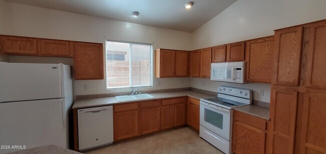Building Photo - 4043 S Vineyard Ave