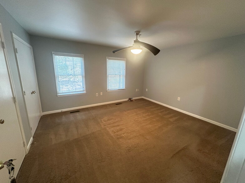 Building Photo - 814 Hr Dr SE