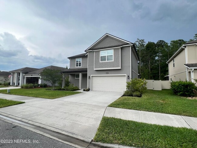 Building Photo - Large 4 bedroom home