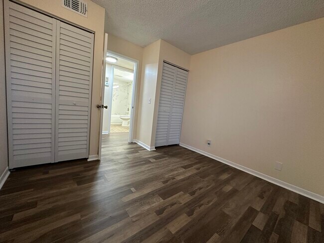 Building Photo - 3664 Alder Dr