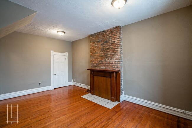 Building Photo - 772 Neil Ave