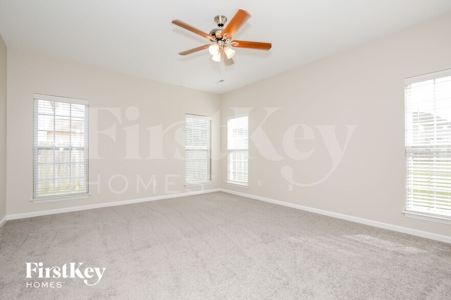 Building Photo - 6806 Championship Dr