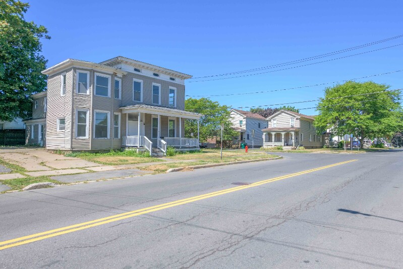 Building Photo - 50 E 4th St