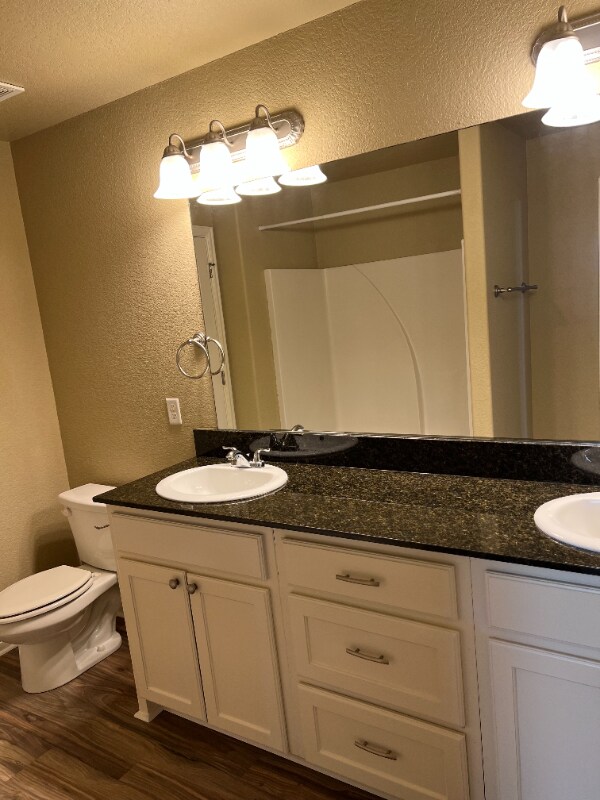 Building Photo - 907 Dart Ct