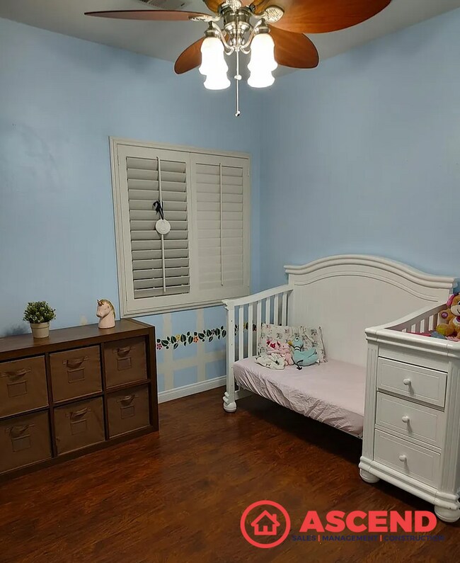 Building Photo - Spacious 5 Bed / 2 Bath Home Near Riverlakes Golf Course!