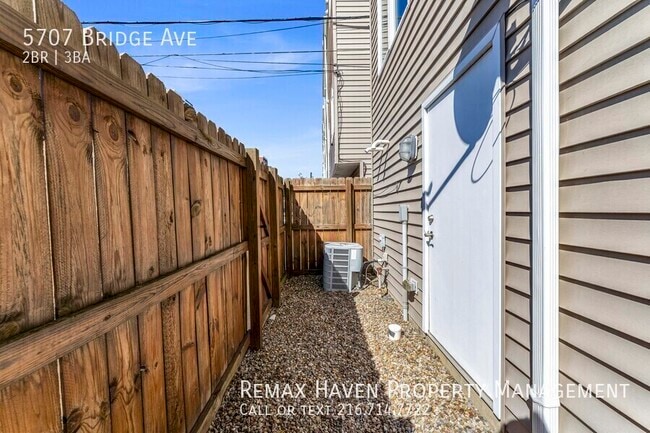 Building Photo - 5707 Bridge Ave