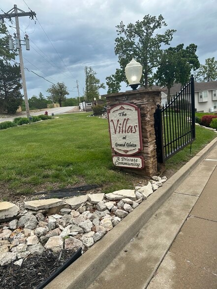 Building Photo - 5214 Big Ship