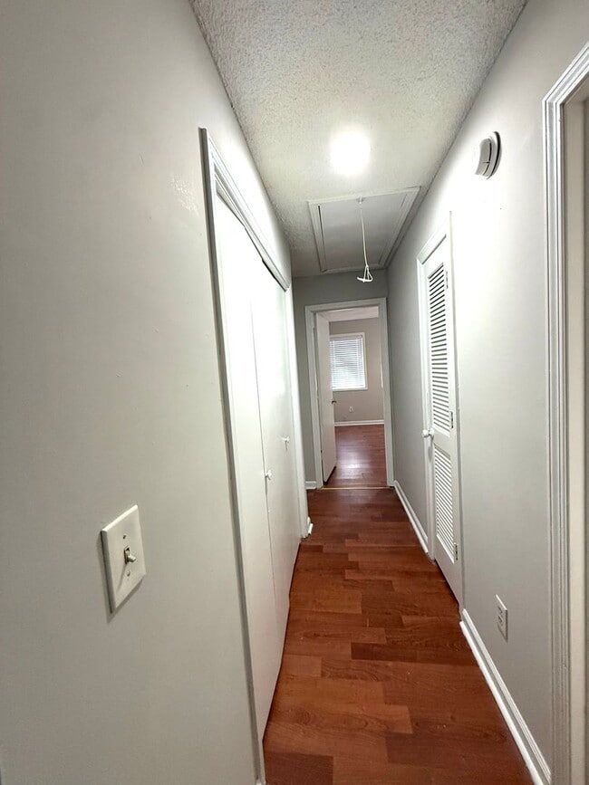 Building Photo - 4101 Hawthorne Cir