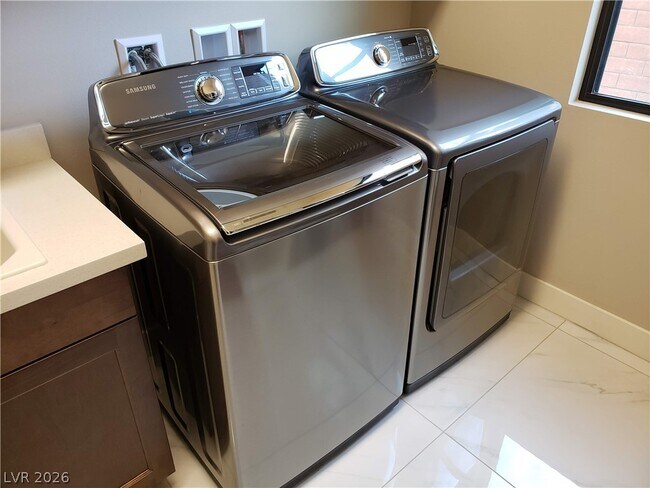 Building Photo - 2 Sugarberry Ln