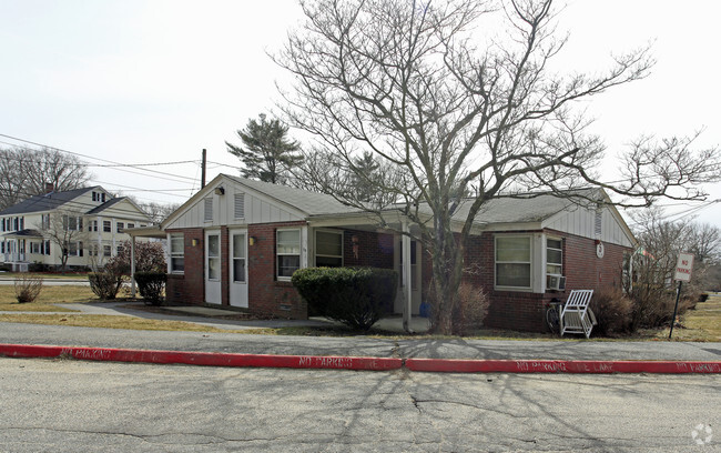 Building Photo - Colonial Drive Apartment