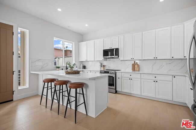 Building Photo - 3626 E 1st St