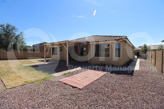 Building Photo - 2568 E San Rafael Trail