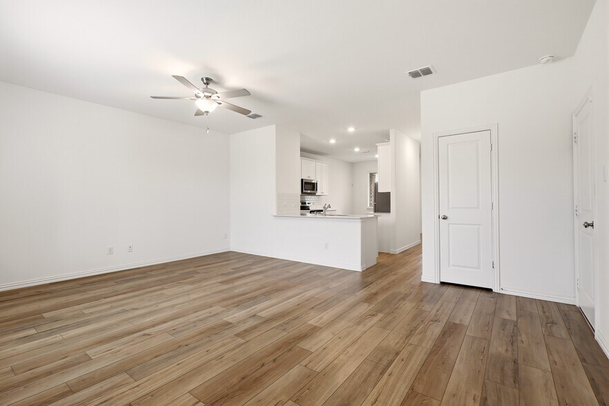 Building Photo - 5105 Greywing Dr