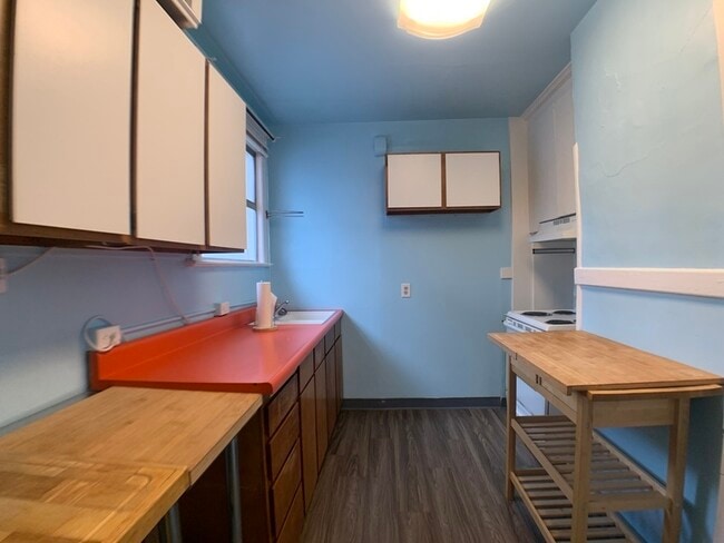 Building Photo - 621 23rd Ave E