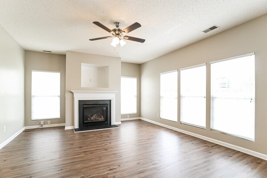 Building Photo - 4419 Golden View Dr