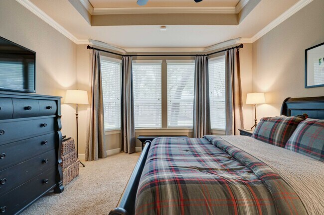 Building Photo - Beautiful 4 Bedroom, 3.5 Bathroom Home with Garage & Private Backyard