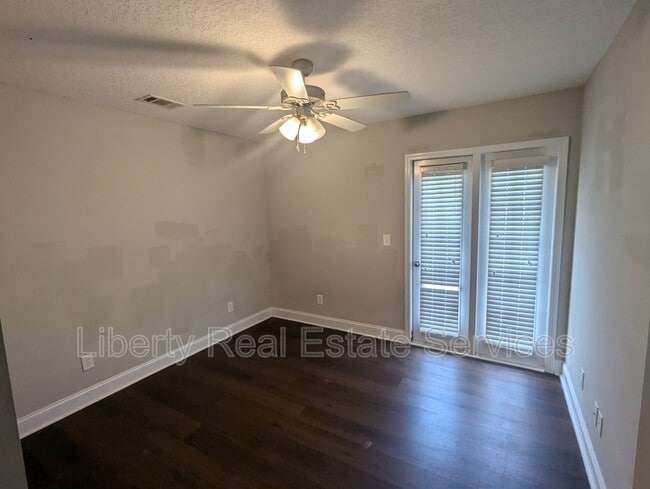 Building Photo - 407 Bradwell St