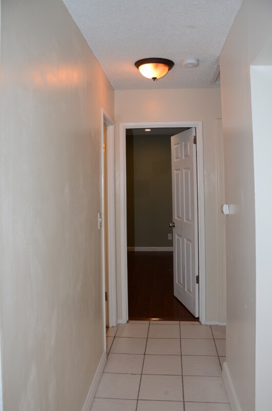 Building Photo - 1218 N Park Western Dr