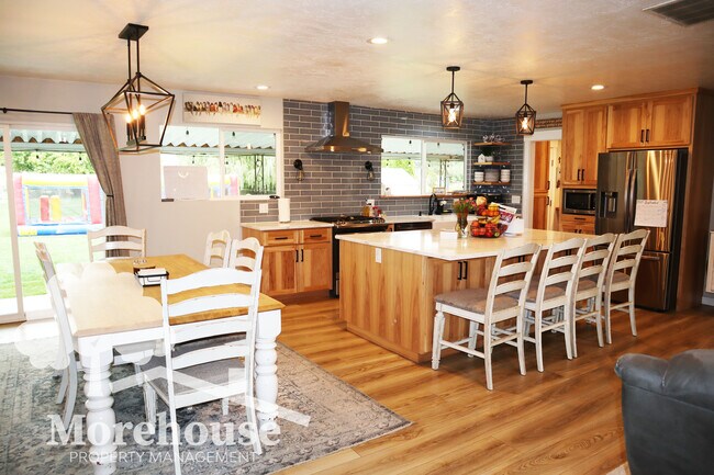 Building Photo - 10440 Meadow Lark Dr
