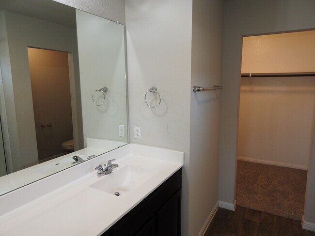 Building Photo - 621 Callahan Ln