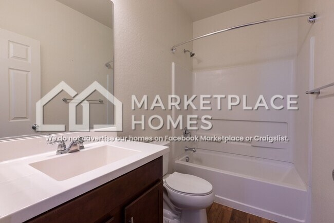 Building Photo - 5309 S 18th Pl