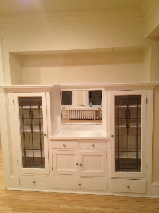 Building Photo - 3233 N Bartlett Ave