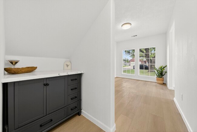 Building Photo - 3315 Berzin Ct