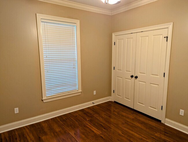 Building Photo - Home for You in Fairground Place!