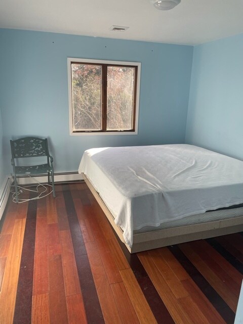 bedroom - 197 Roosevelt Blvd
