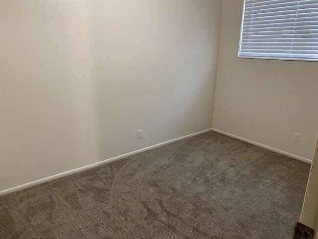 Building Photo - Super Cute 2 Bed 2 Bath in Murray