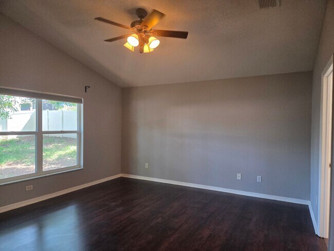 Building Photo - Move in Ready 3/2 in Sunset Village