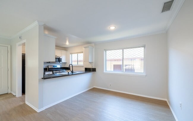 Interior Photo - 5302 Colodny Ave