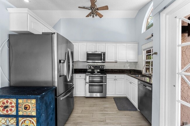 Building Photo - 559 NW 38th Terrace