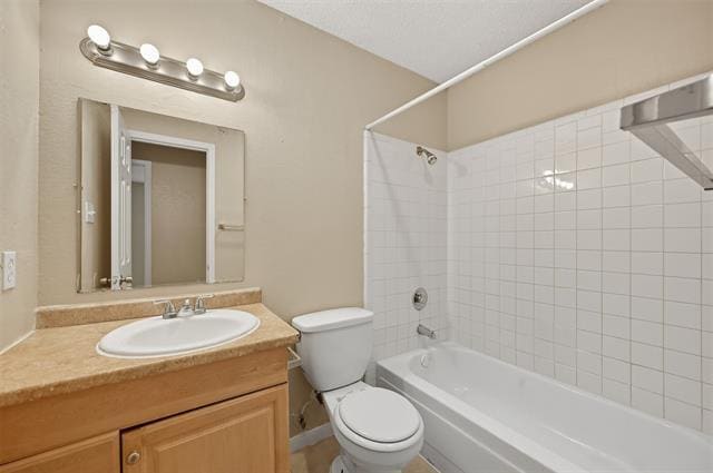 Building Photo - 3414 Colonial Dr