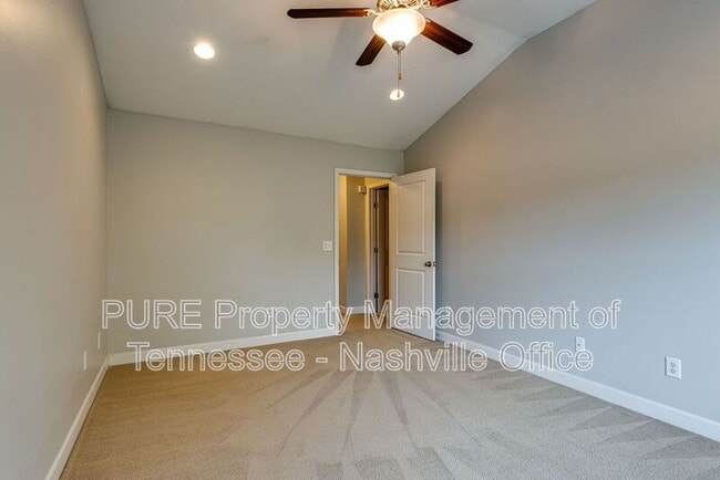 Building Photo - 553 Rosedale Ave