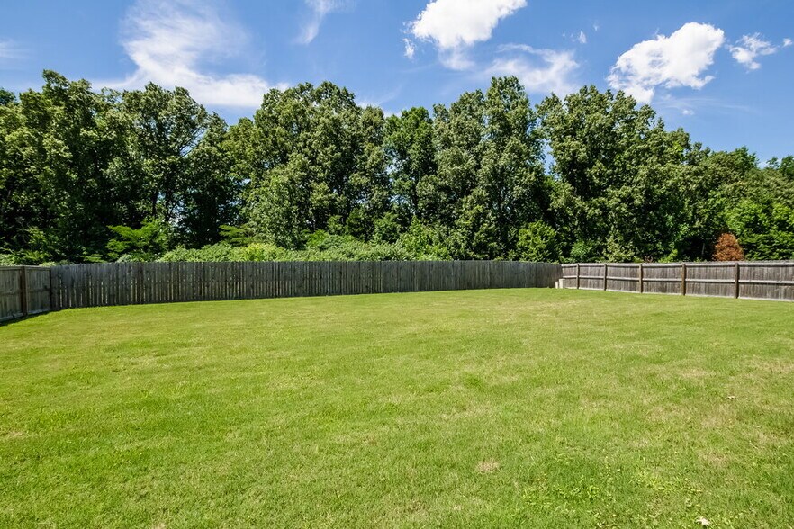 Building Photo - 5009 Forest Oasis Ln