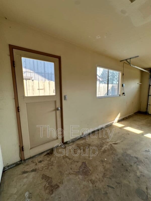 Building Photo - 830 W Vassar Ave