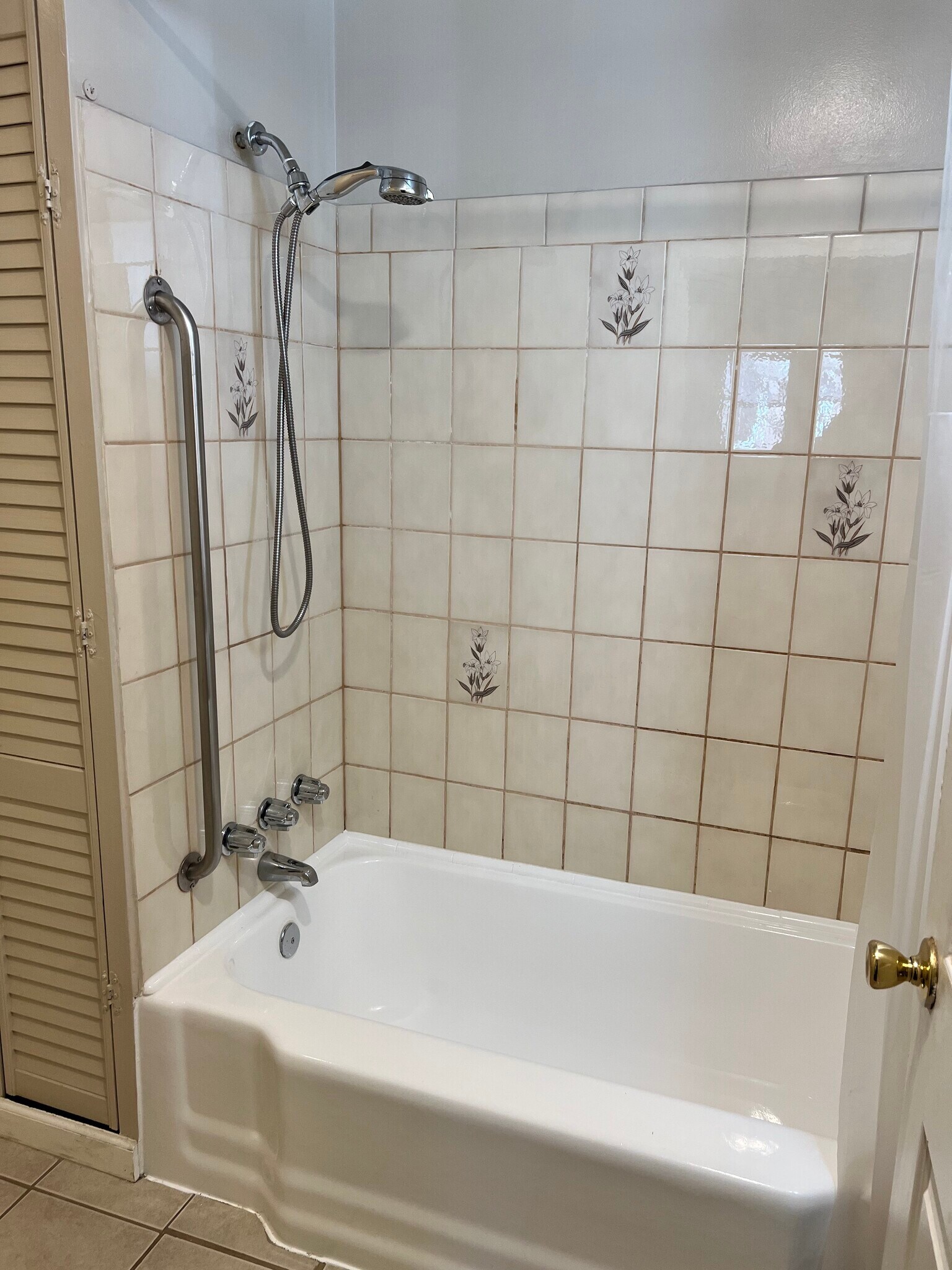 Building Photo - 2408 S Sartain St