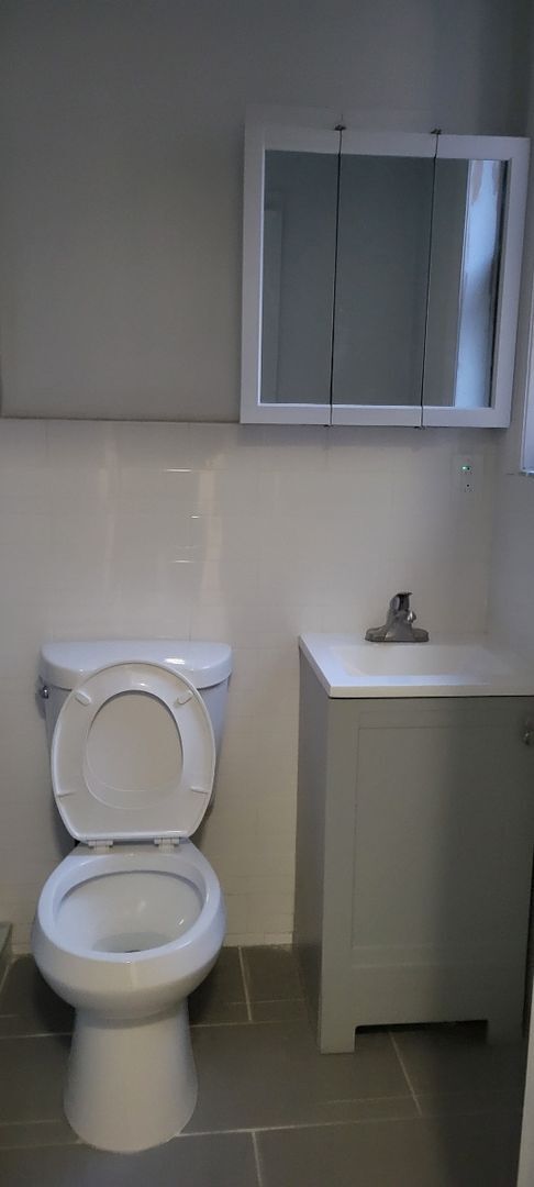 Building Photo - Rare 4 bedroom apartment in Astoria