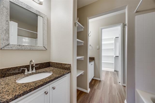 Building Photo - 900 N Brents Ave