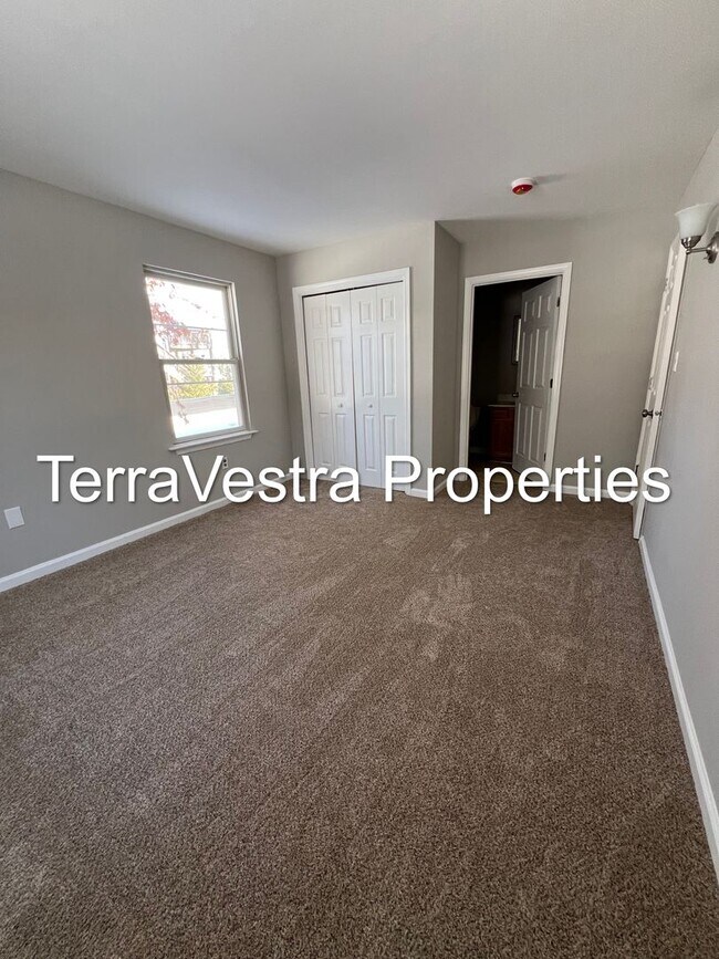 Building Photo - 1100-1102 Buck Street