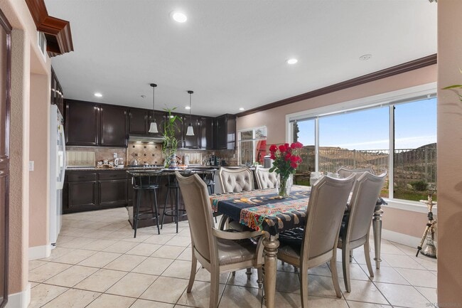 Building Photo - 10394 Valley Waters Dr