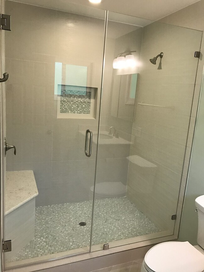 Building Photo - Beautiful single family home in desirable neighborhood!