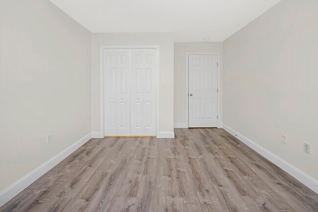 Building Photo - 120 Wyllis Ave