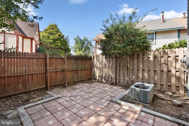 Building Photo - 14 Dover Ct