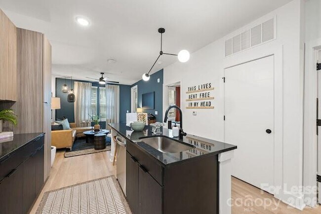 Building Photo - 536 W Tremont Ave