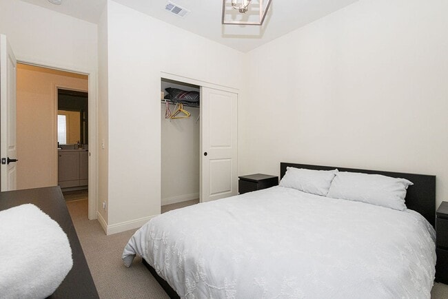 Building Photo - Bright and Airy Split-Level Townhouse in W...