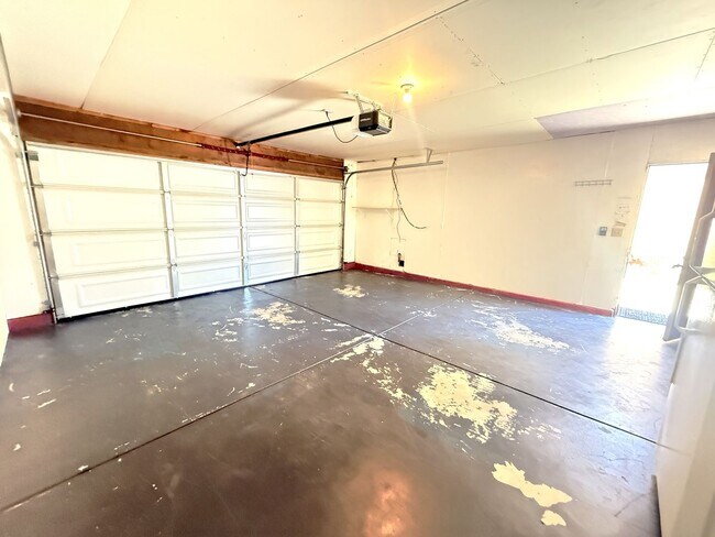 Building Photo - 208 Grovewood Loop N